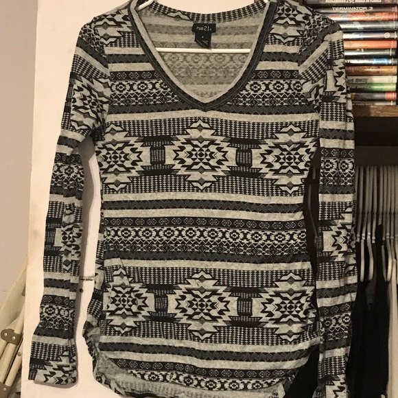 Woman’s Tops - Picture 6 of 8